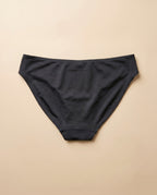 Bikini menstrual Apparelle negro visto desde atrás, packshot back anchor — tejido sin costuras