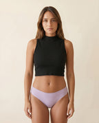 Braguita menstrual Apparelle Signature en color lavanda mate vista frontal — tiro medio sin costuras en el color firma exclusivo de la línea Signature.